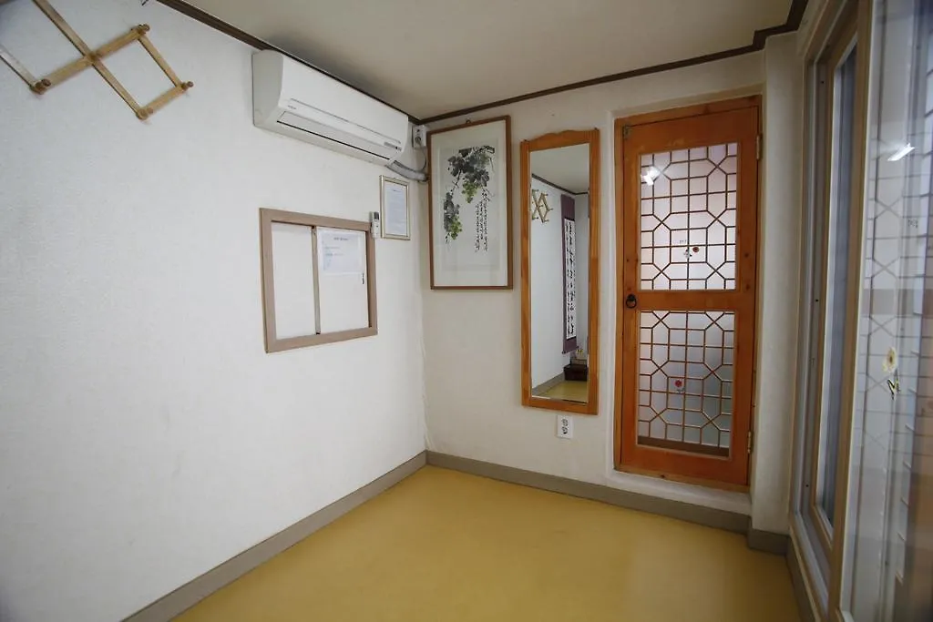 Yeonwoo Guesthouse Seoul 2*,  South Korea